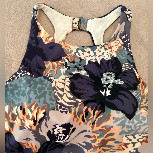 ATHLETA Maldives high neck swim top. Underwire. Excellent condition. Sz 38D/DD - Picture 8 of 12